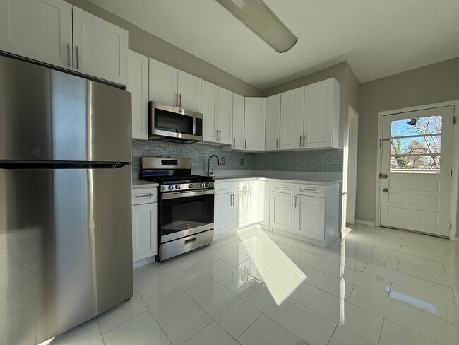 Building Photo - 846 Broadway