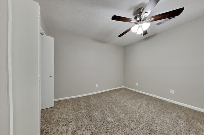 Building Photo - 11835 Hillbrook Dr