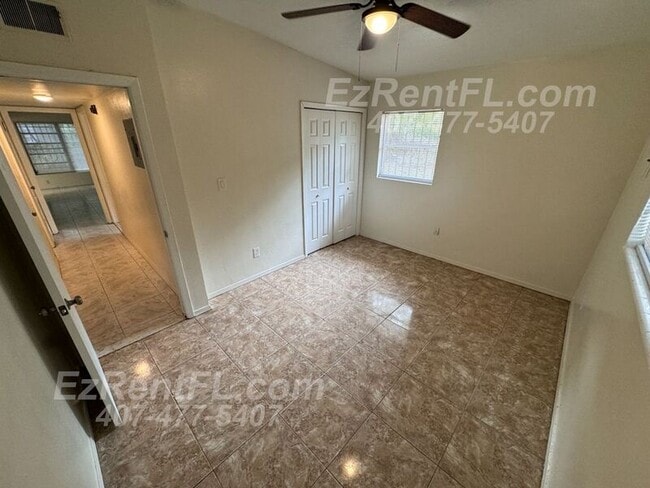 Building Photo - 6132 Oakcrest Cir