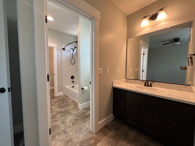 Building Photo - 3 bedroom | 2.5 bathroom | Crocker Village...