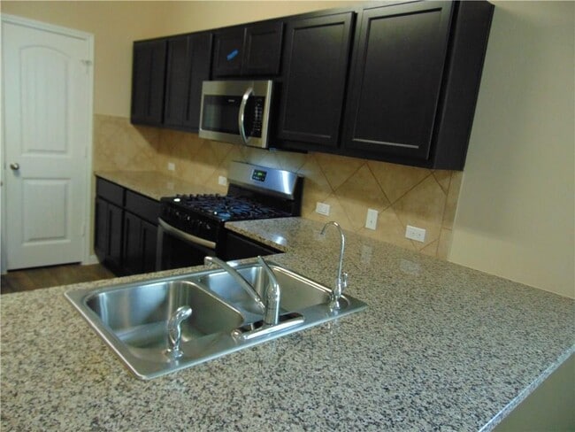 Building Photo - 305 Cibolo Creek Dr