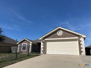 Building Photo - 9911 Diana Dr