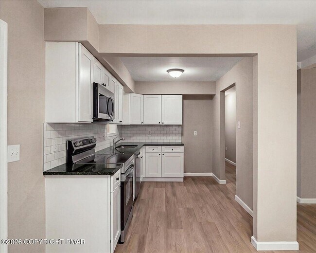 Building Photo - 5617 Pembrook Dr