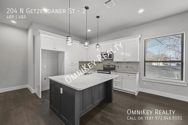 Building Photo - 204 N Getzendaner St