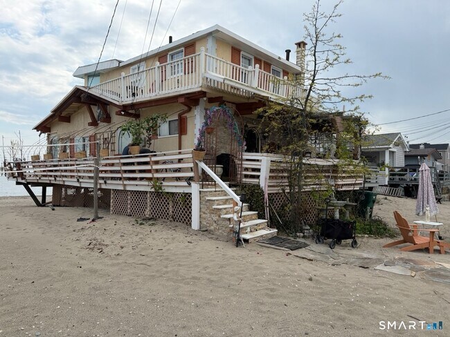 Building Photo - 15 Shoreline Dr