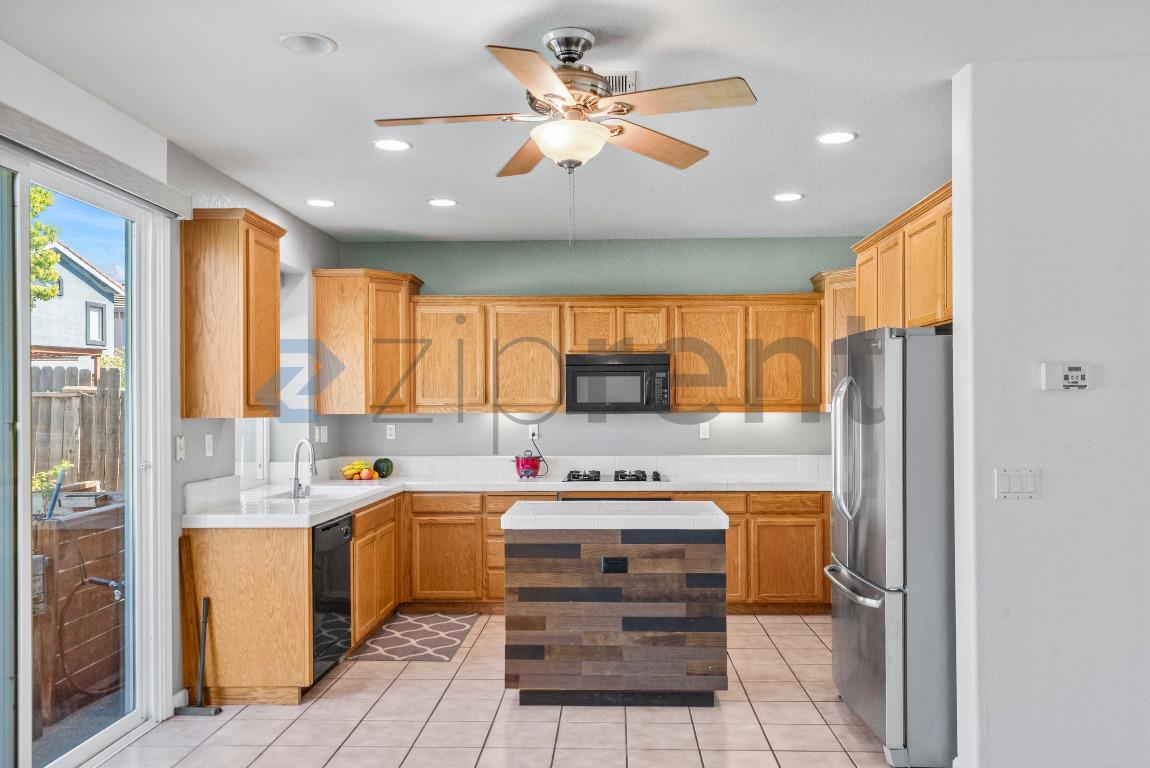 Building Photo - 2433 Pearlite Way