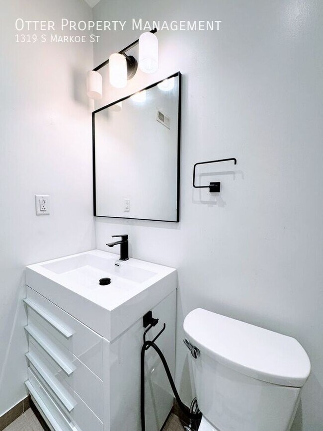 Building Photo - 1319 S Markoe St