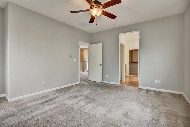 Building Photo - 683 Courtyards Loop