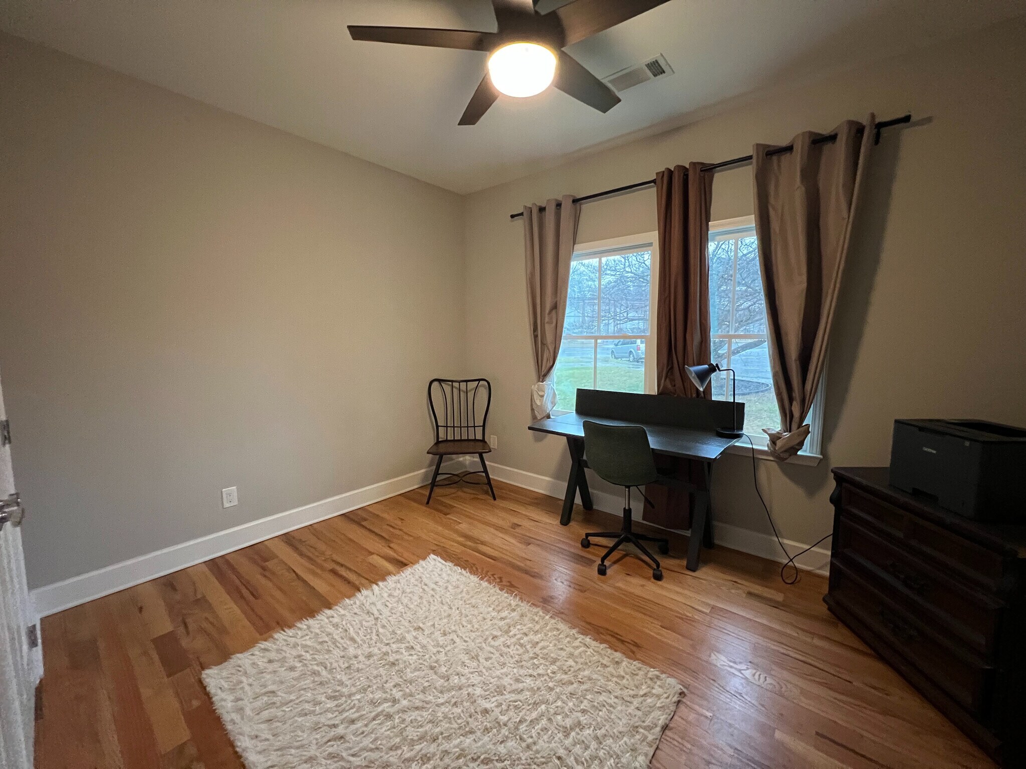 Building Photo - Room in House on Holland Ct