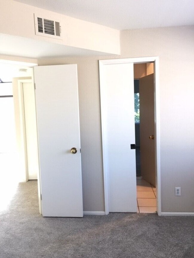 Building Photo - 25761 Le Parc