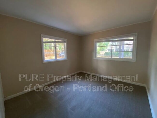 Building Photo - 3550 Lake Grove Ave