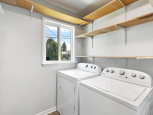 Building Photo - 1708 Probasco Way