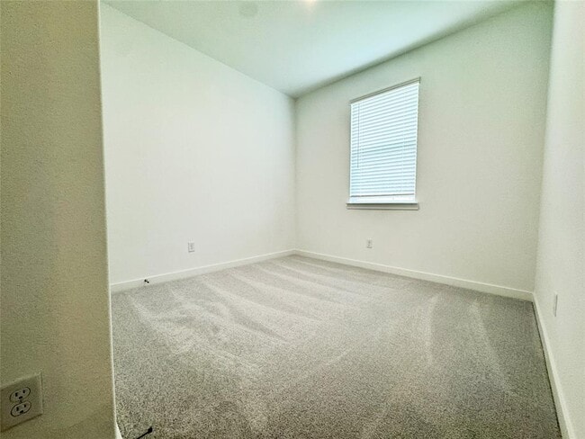 Building Photo - 130 Golden Bell Wy