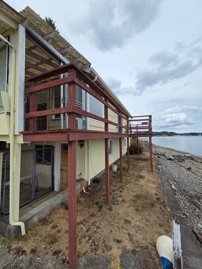 Building Photo - 1545 Colchester Dr E