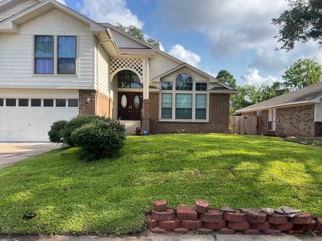 Building Photo - 16818 Rockbend