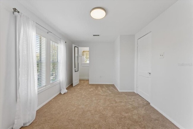 Building Photo - 916 2nd St N