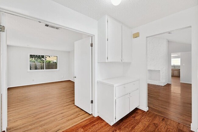Building Photo - 10703 Onyx Cove
