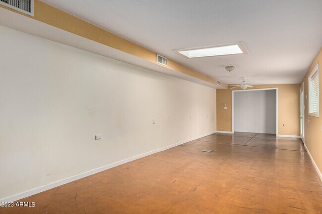 Building Photo - 7340 N 7th Ave