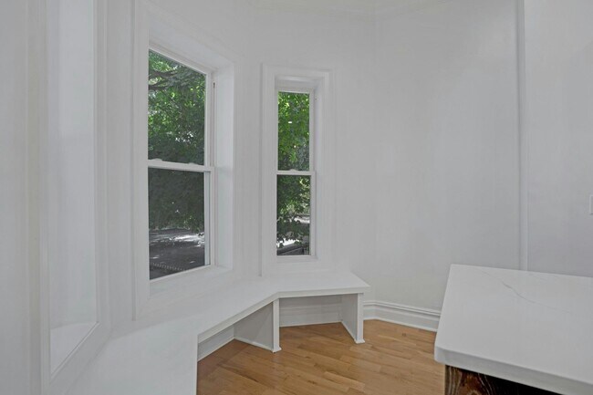 Building Photo - 52 Brinkerhoff St