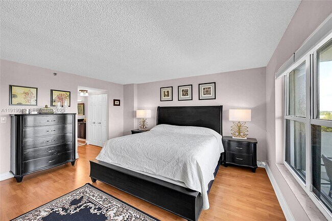 Building Photo - 3200 Port Royale Dr N