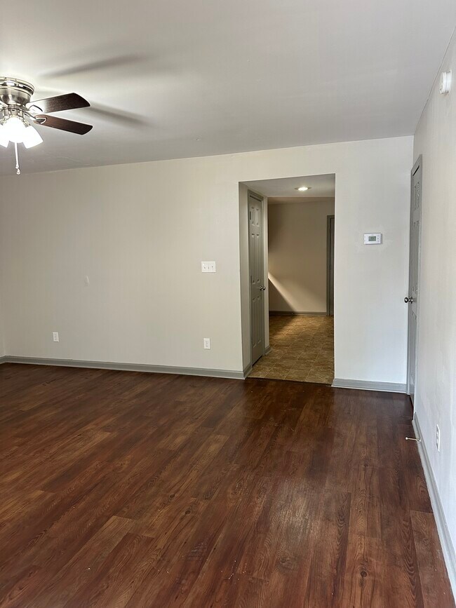 Building Photo - 905 W Jackson St