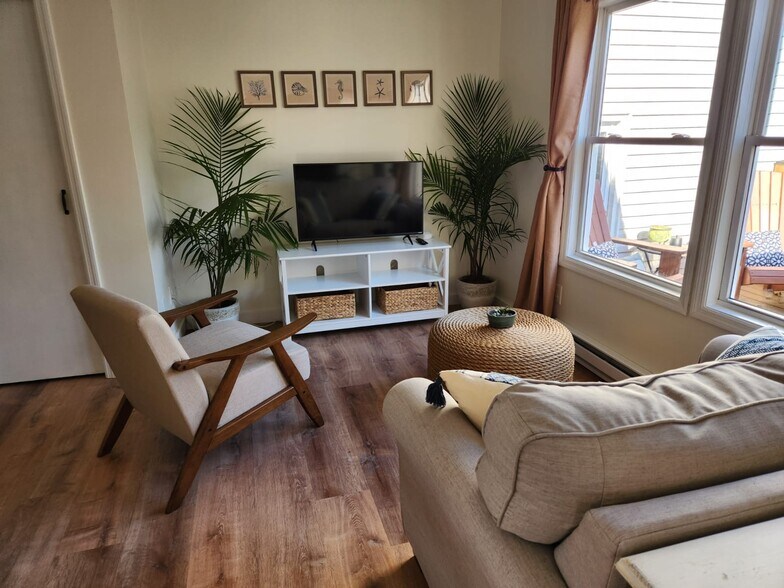 Building Photo - 815 E Curtis Ave