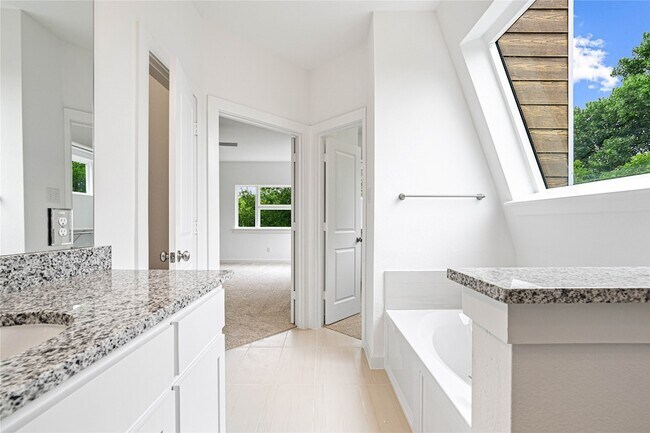 Building Photo - 321 Oakbend Dr
