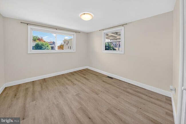 Building Photo - 2136 S Monroe St