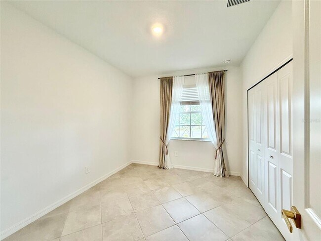 Building Photo - 10995 Pinot Dr
