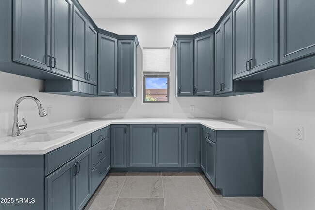 Building Photo - 2617 W Desert Hills Dr