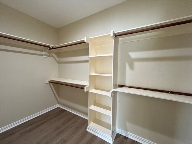 Building Photo - 204 Pearl Ln