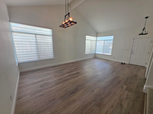 Building Photo - 35 Beechwood Ct