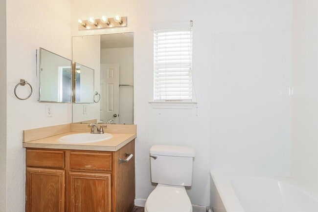 Building Photo - 2130 Whittier Dr
