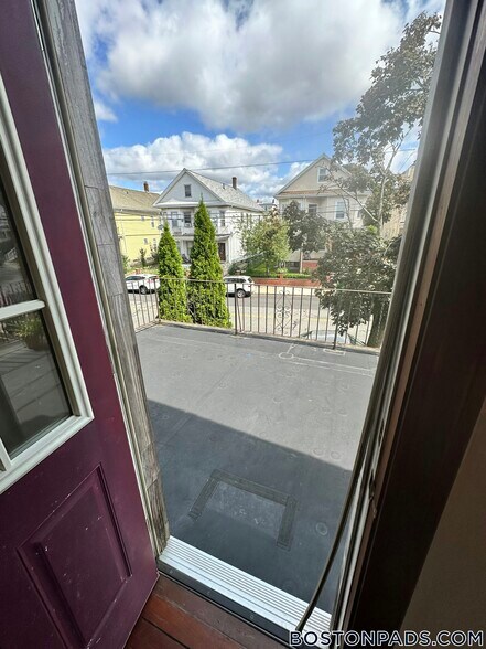 Building Photo - 569 Main St