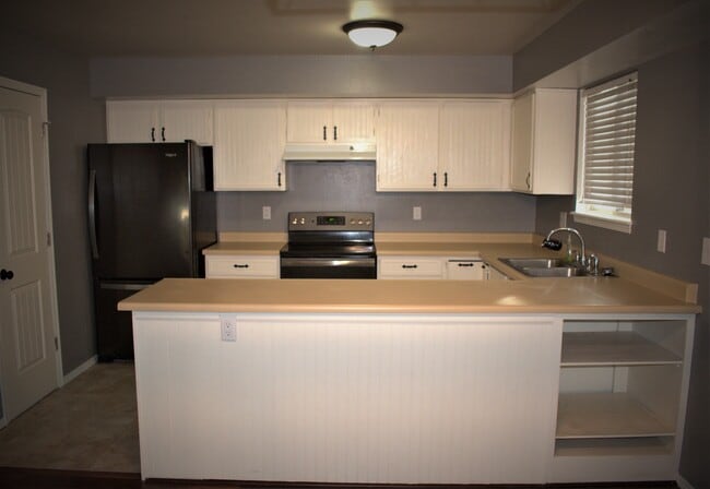 Building Photo - 3801 Smoke Tree Dr