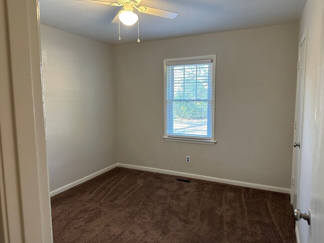 Building Photo - 4 Bedroom 1 1/2 Bath for Rent W/ Converted...