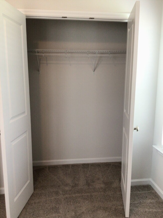 Building Photo - 605 Hampton Dr