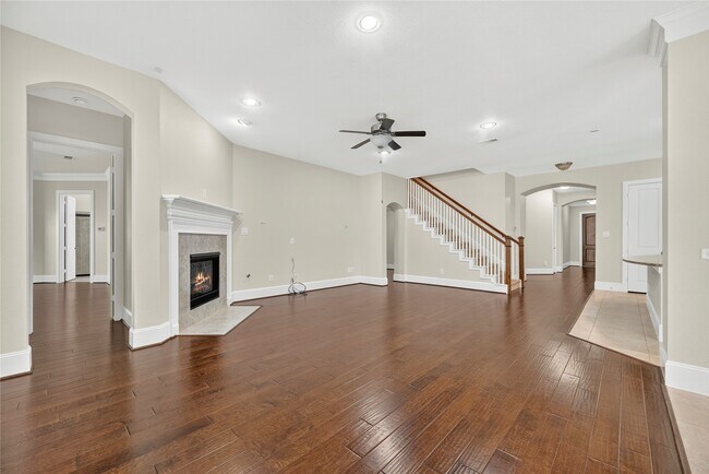Building Photo - 10510 Trinity Springs Dr