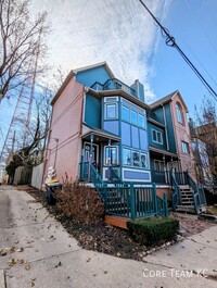 Building Photo - Townhouse in Union Hill!