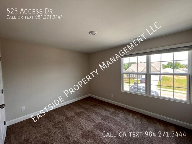 Building Photo - 525 Access Dr