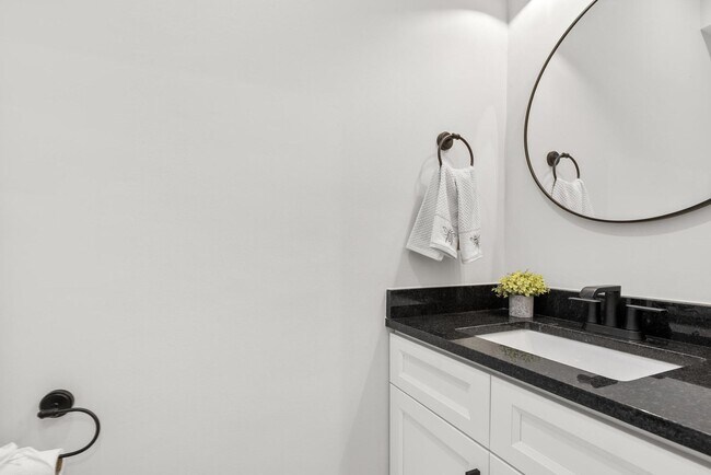 Building Photo - Luxurious 3-Bedroom Townhome in Point Breeze! Available NOW!