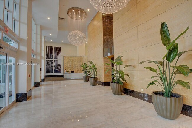 Building Photo - 950 Brickell Bay Dr