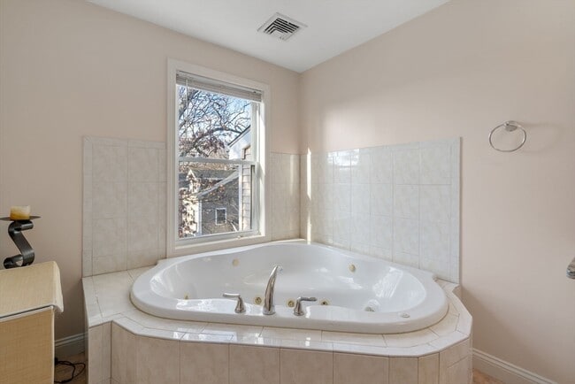 Building Photo - 215 St Mary St