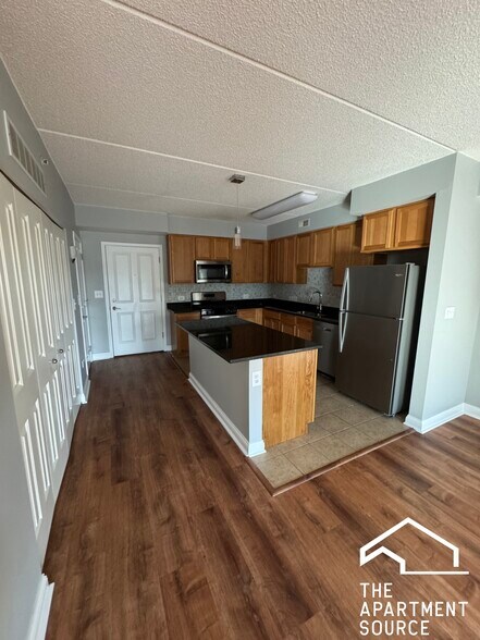 Building Photo - 3400 N Old Arlington Heights Rd