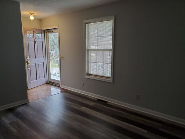 Building Photo - 109 Robin Dr