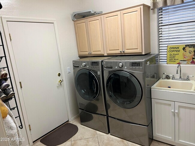 Building Photo - 7240 E Manning St