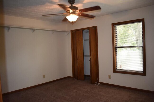 Building Photo - 2811 Pine Cone Ln