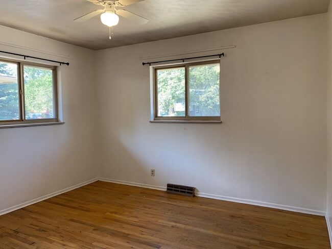 Building Photo - STUDENTS WELCOME! Sprawling Ranch Home w/ Large Fenced Yard