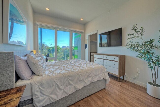 Building Photo - 4004 Banister Ln