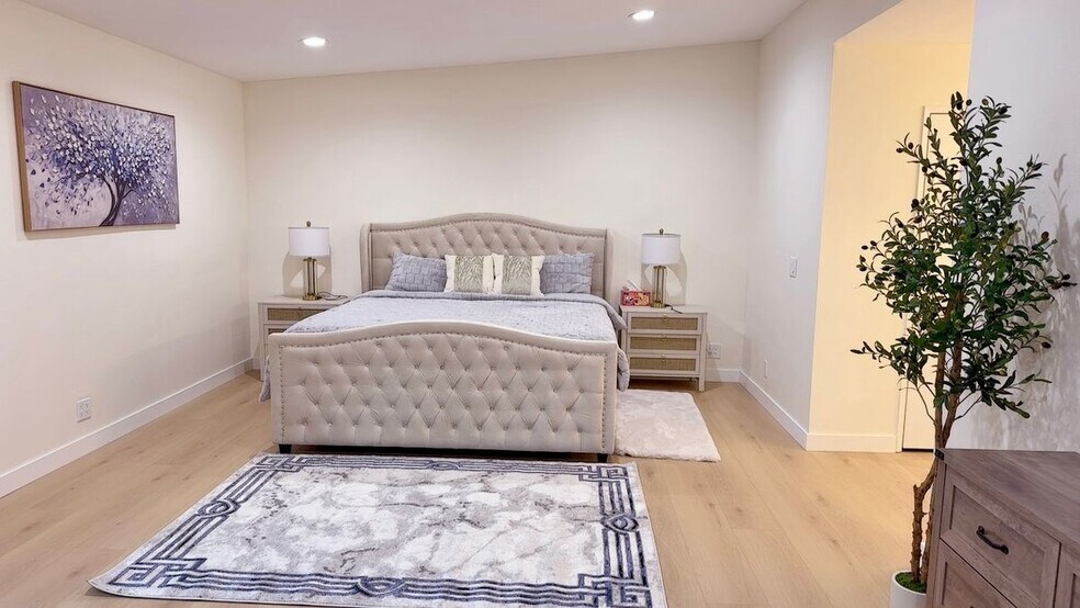 Building Photo - 9092 La Linda Ave